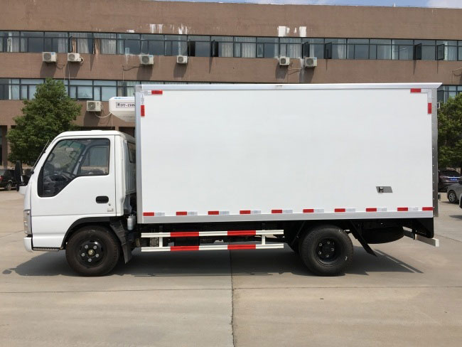慶鈴五十鈴100P國(guó)五4.2米冷藏車.jpg