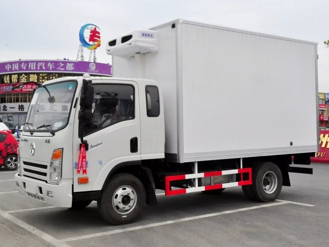 大運(yùn)奧普力國五3.75米一排半冷藏車1.jpg